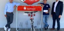 Sparkasse Niederbayern-Mitte spendet Fahrradständer